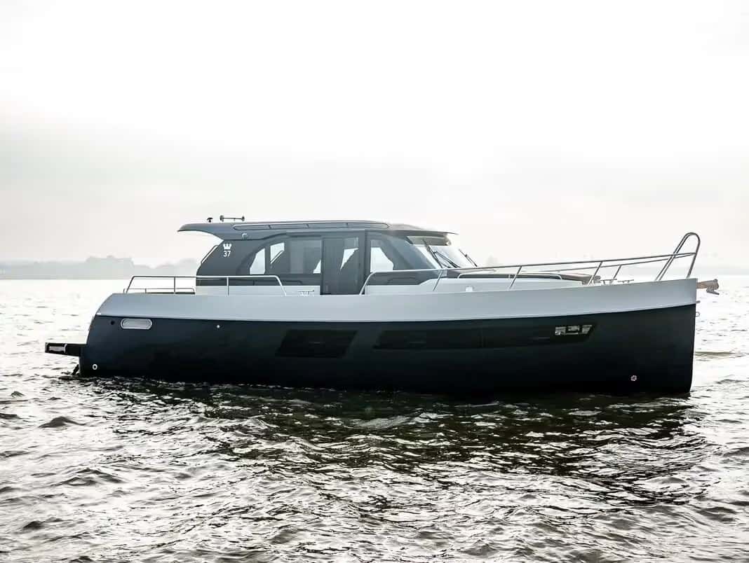 MAXIMA 37 CABIN