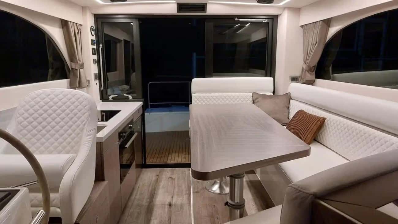 MAXIMA 37 CABIN - miniatura 2
