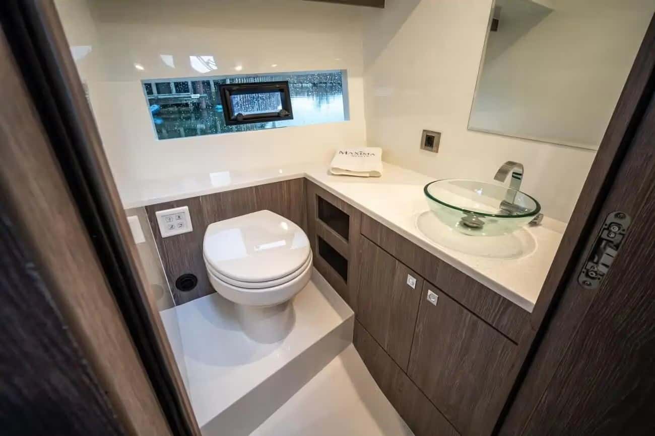 MAXIMA 37 CABIN - miniatura 5
