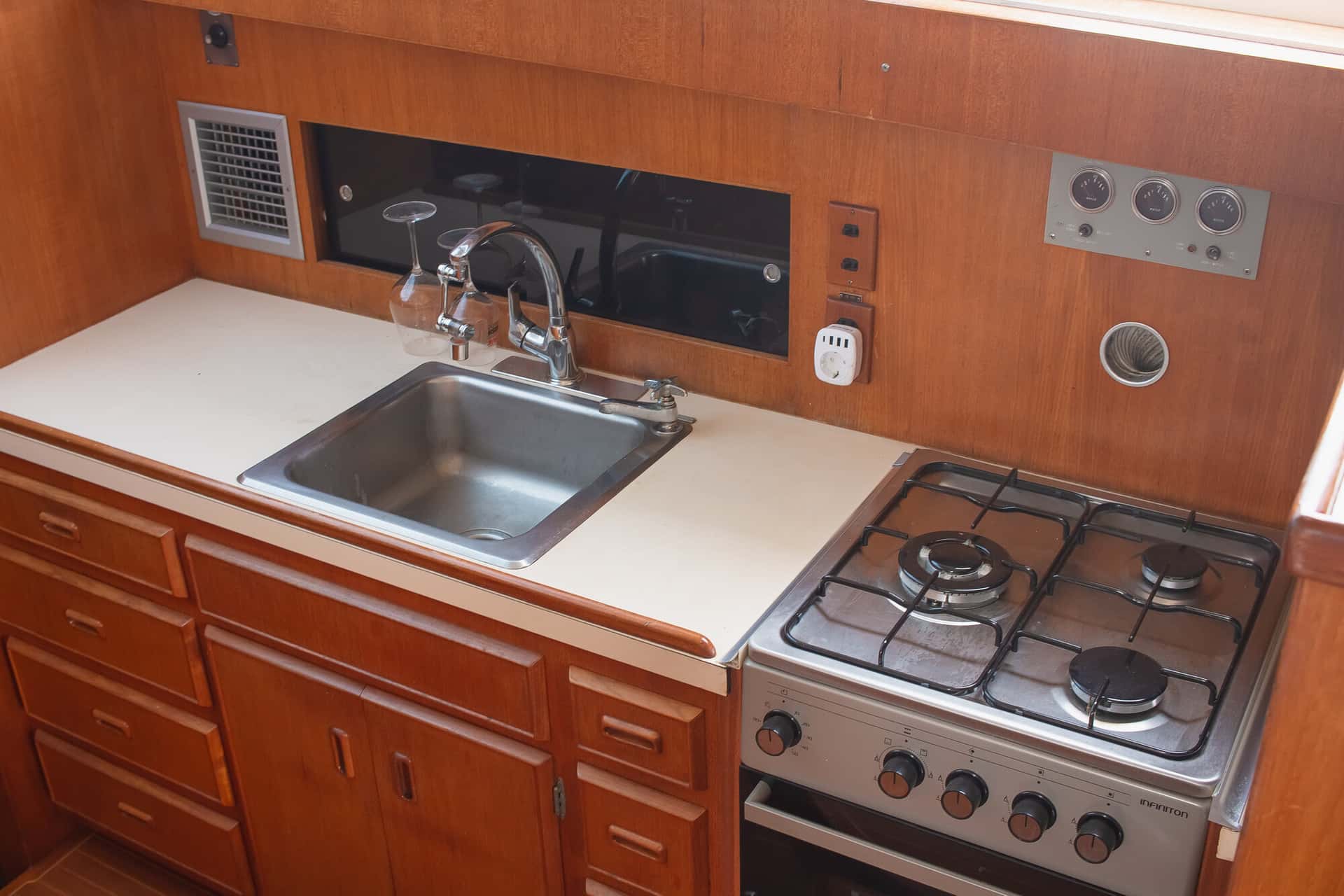 Bertram convertible 46 - miniatura 7