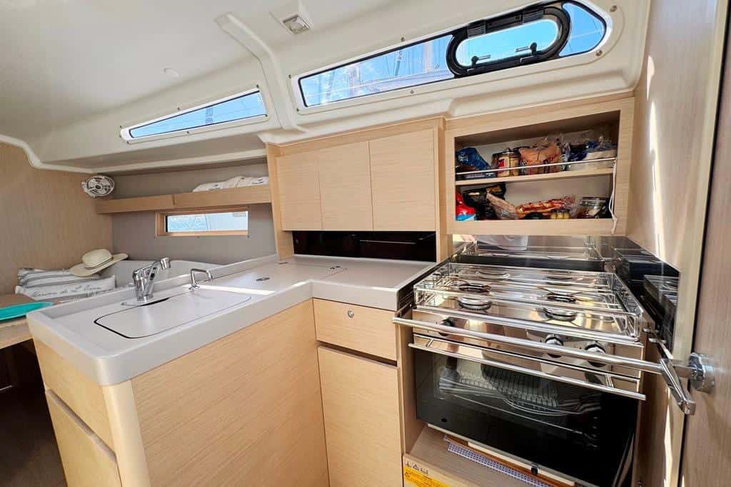 Beneteau Oceanis 34.1 - miniatura 24