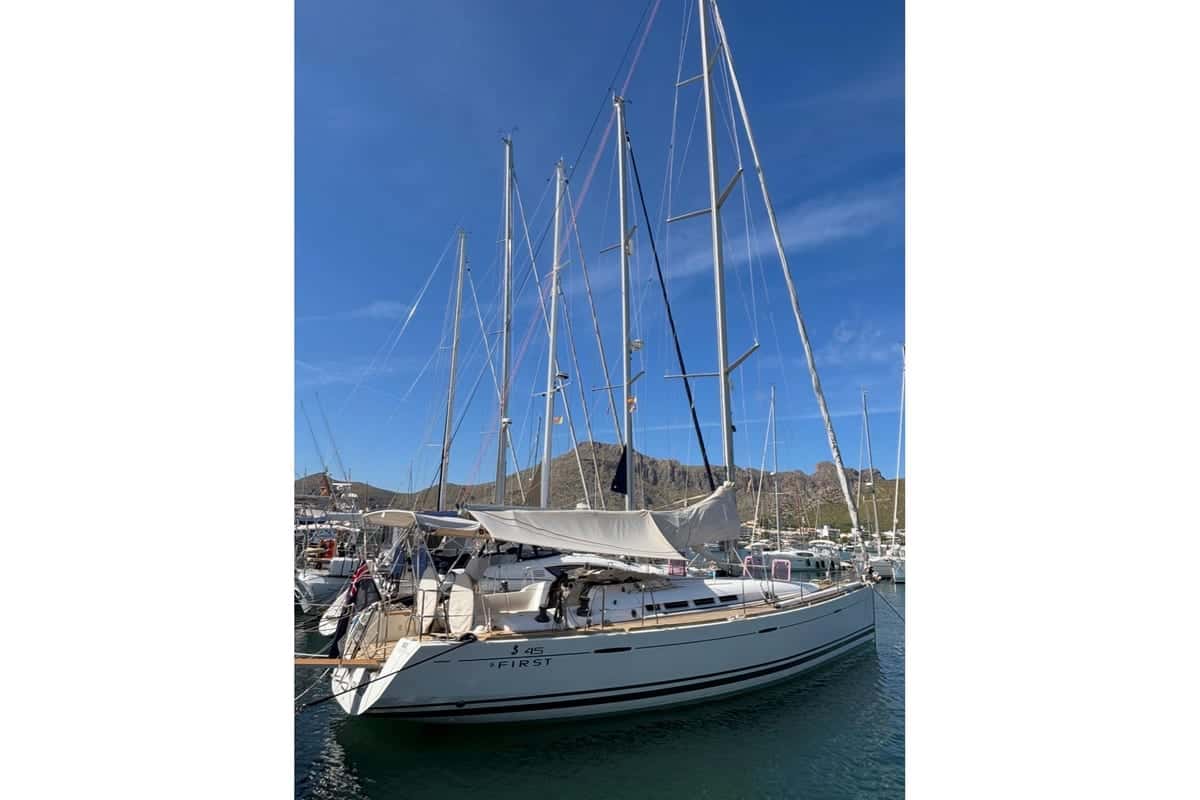 Beneteau First 45