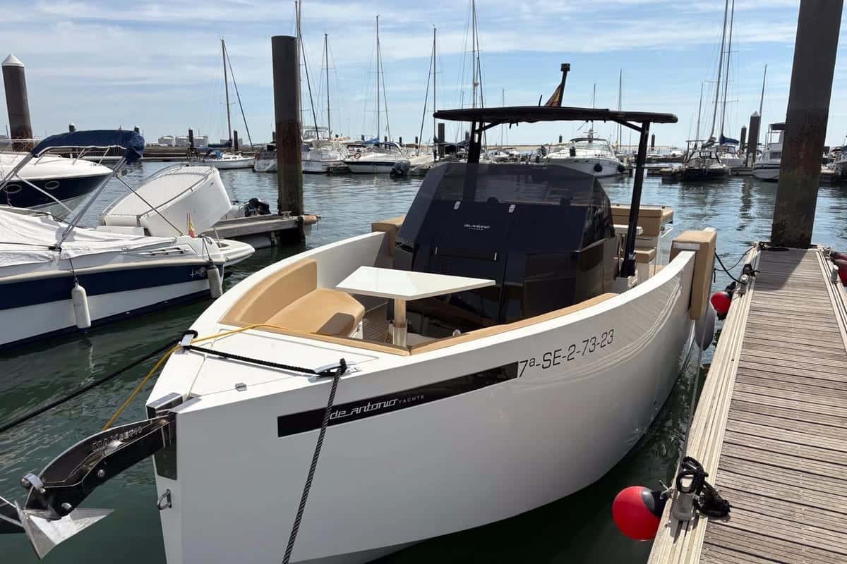 De Antonio Yachts D28