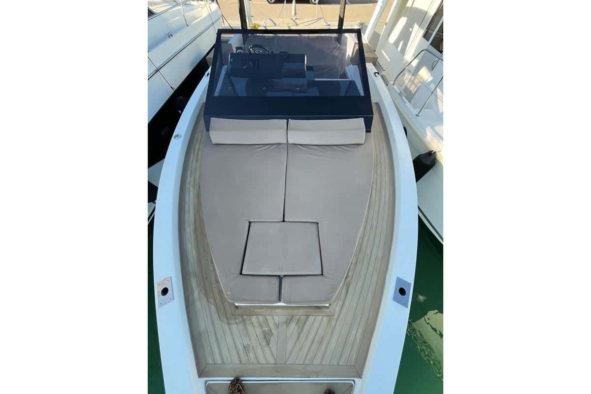 De Antonio Yachts 33cruisers