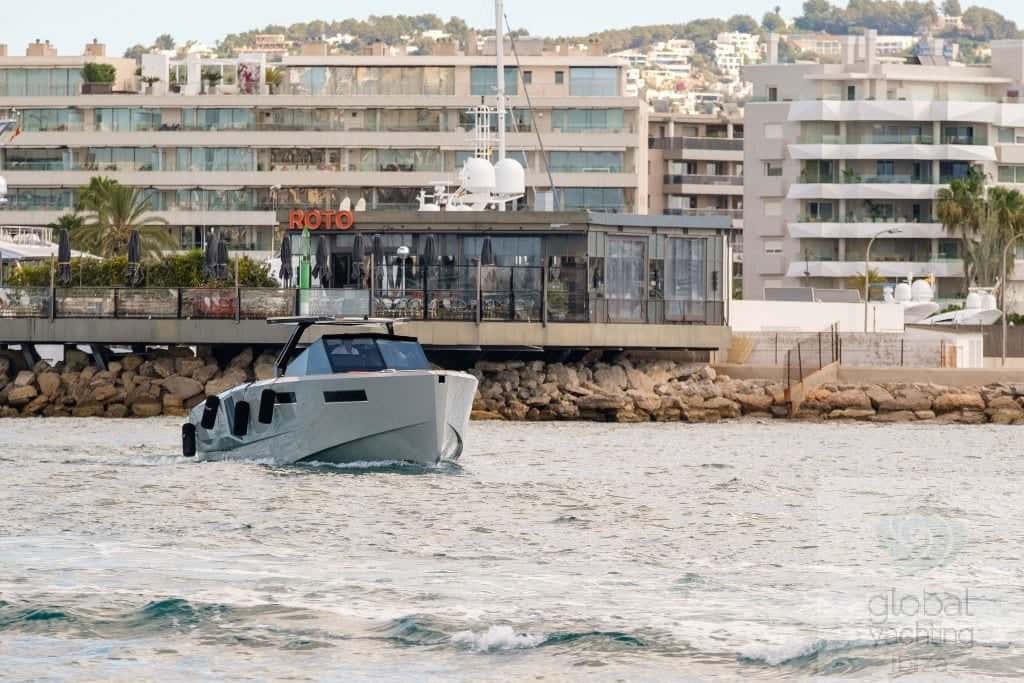 Evo Yachts 43 R4 XT WA