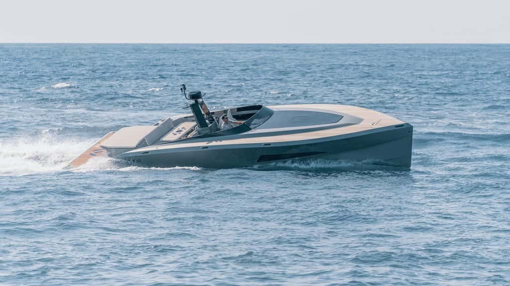 Say Generic MOTORYACHT