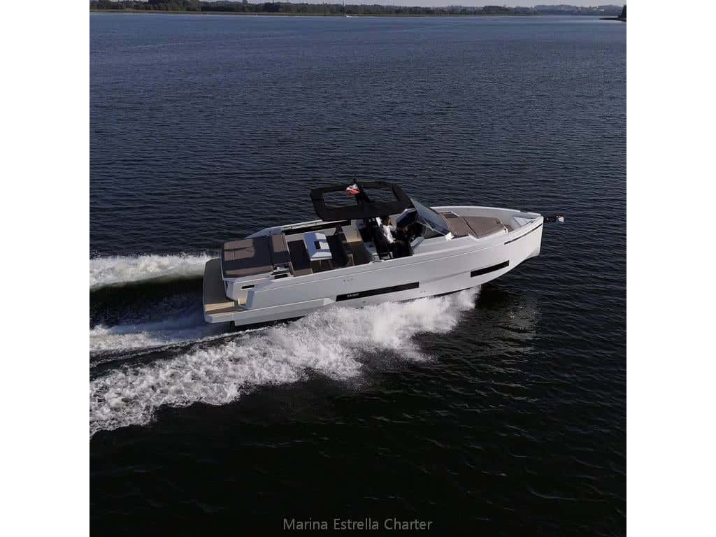 De Antonio Yachts D 32