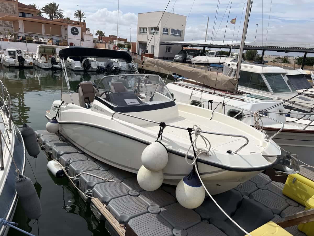 Quicksilver 605 Sundeck