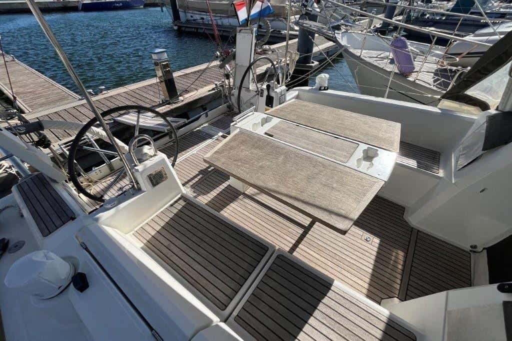 Beneteau Oceanis 38 - miniatura 12