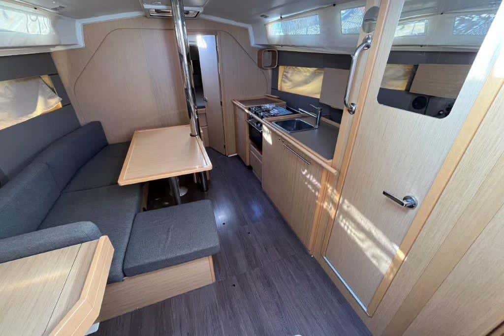 Beneteau Oceanis 38 - miniatura 16