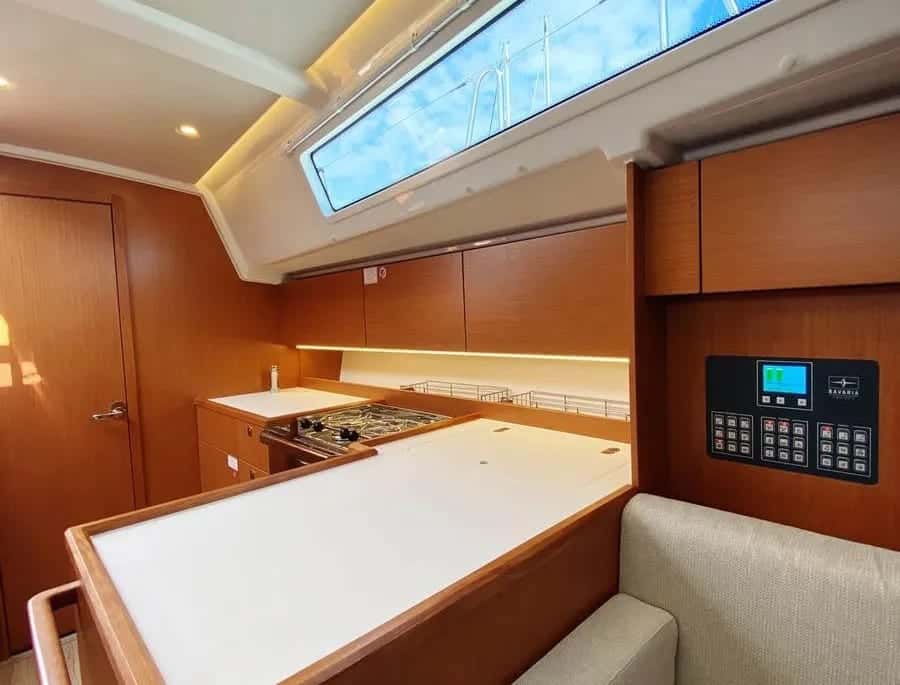 Bavaria C42 - miniatura 6