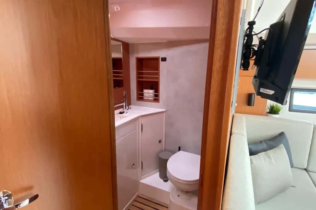 Bavaria C42 - miniatura 9