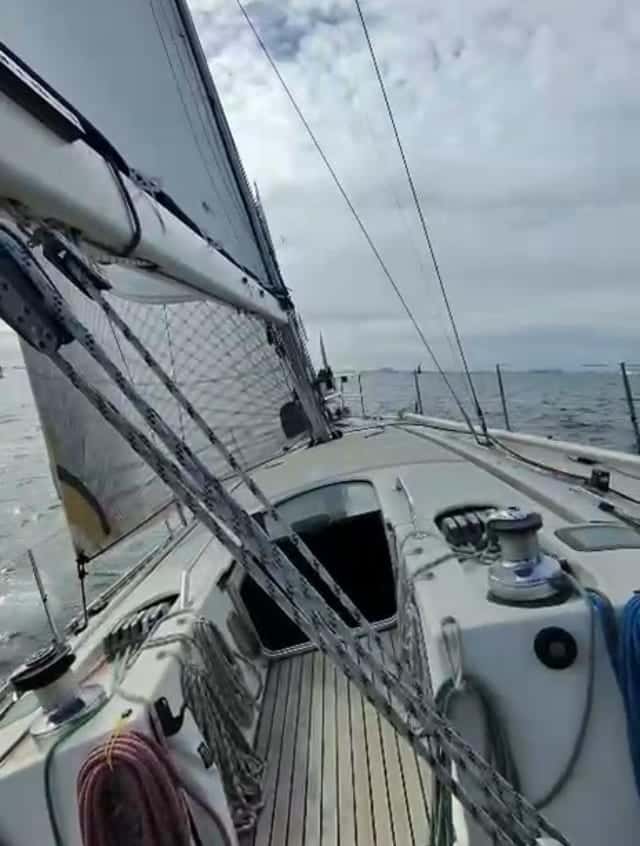 BENETEAU FIRST 41S 5 SOLAR - miniatura 8