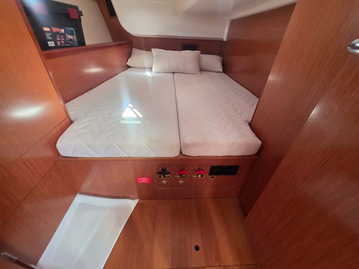 Beneteau Oceanis 43 - miniatura 9