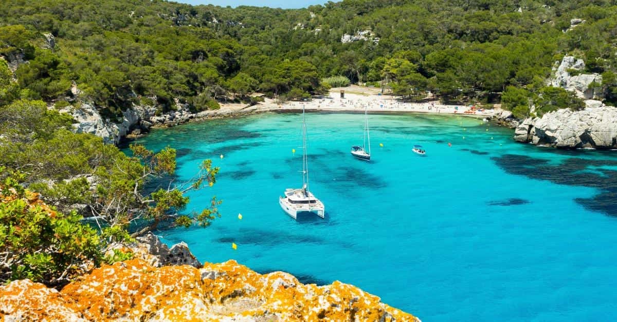 Dónde navegar en Barcelona para los que buscan aventuras