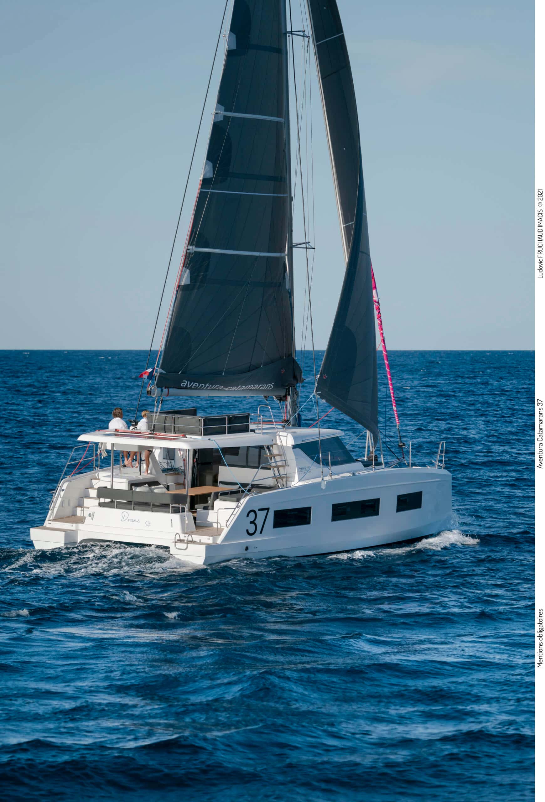 Catamarán vela Aventura 37 Full Equipe