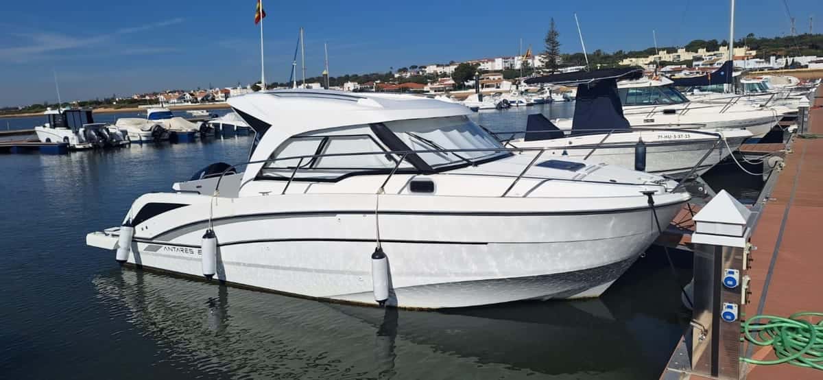 Beneteau Antares 8